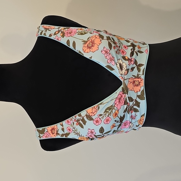 Maaji Other - Maaji Floral Reversible Bikini Top with Pink and Orange Accents Size M